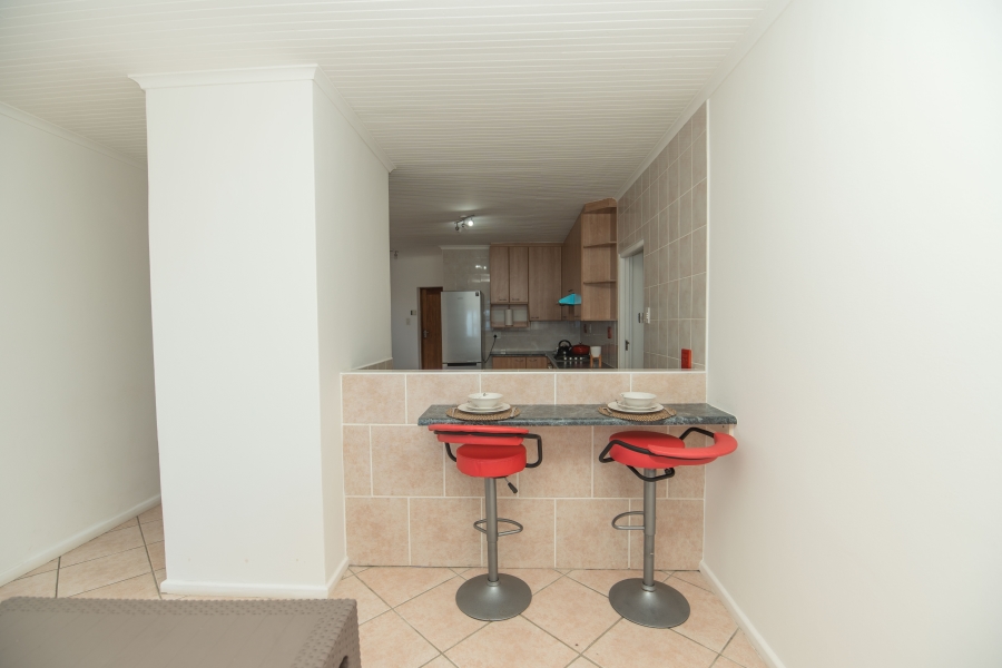 6 Bedroom Property for Sale in Beachview Eastern Cape